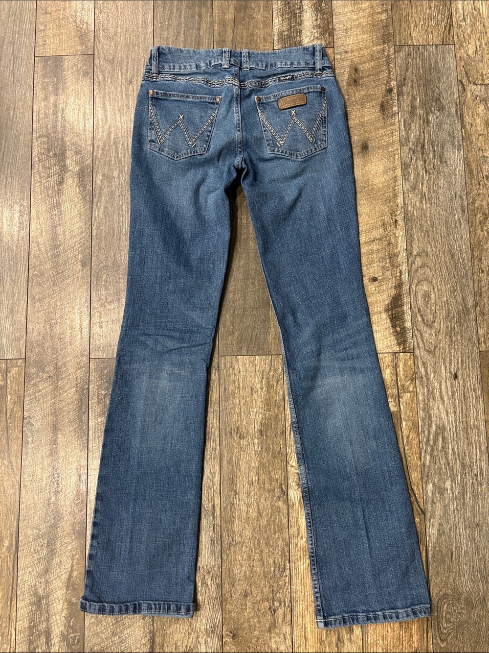 Women’s Wrangler, retro boot, cut jeans